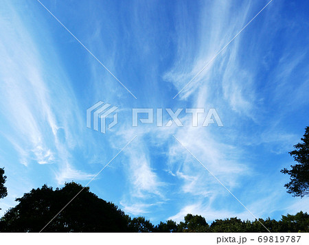 風景、自然、秋空と雲と盛岡の街、写真　さわやかな秋空と巻雲 69819787