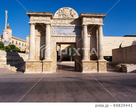 スペインの旅（コルドバ・プエンテ門） 69820441