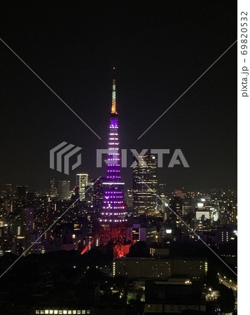 今日はピンク色の東京タワーの夜景を見ることができた日 今日はピンク色の東京タワーの夜景を見ることができた日 69820532