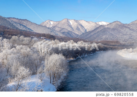 北海道冬の風景　富良野の樹氷 69820558
