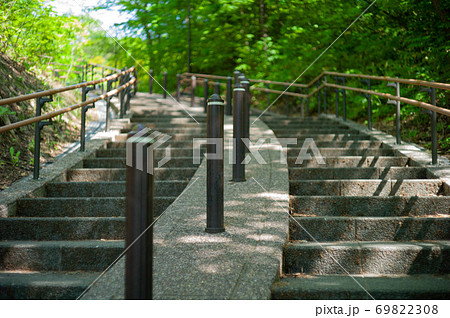 公園の階段 公園の階段 69822308
