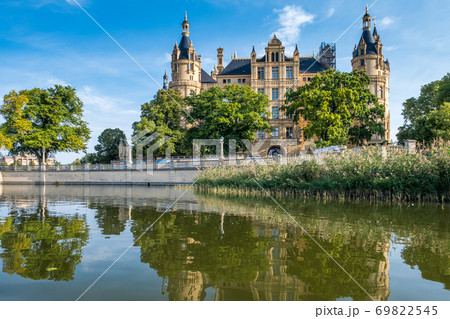 A beautiful fairy-tale castle in Schwerin, the view from the lake A beautiful fairy-tale castle in Schwerin, the view from the lake 69822545
