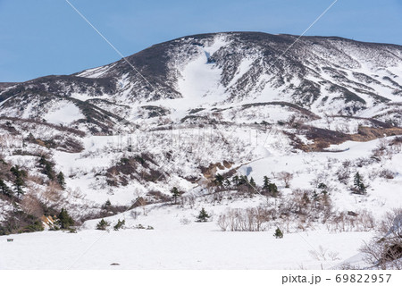 残雪期の名残ヶ原と栗駒山 残雪期の名残ヶ原と栗駒山 69822957