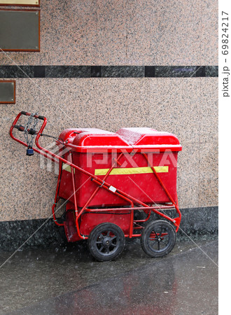 Mail cart 69824217