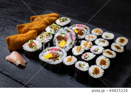 巻き寿司 Rolled sushi  69825226