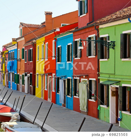 Sunny street 69825503