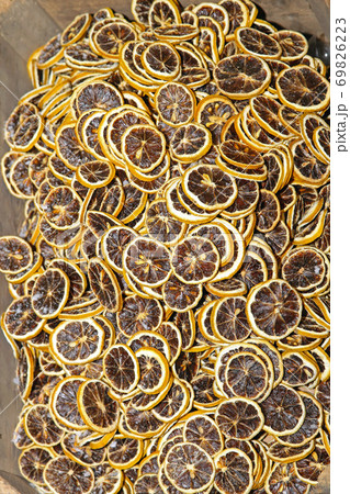 Dried lemon slices 69826223