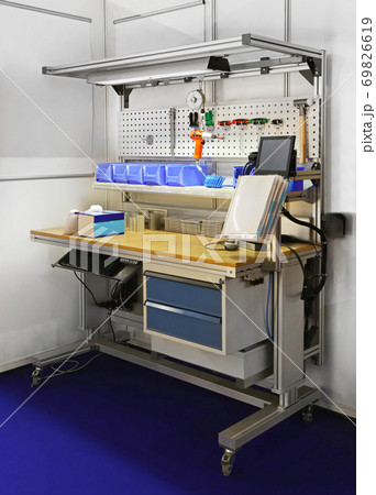 Technician work bench 69826619