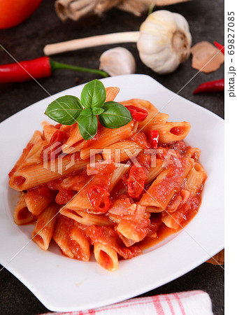 Penne pasta 69827085