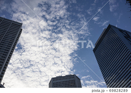 東京西新宿の高層ビルからの眺め 69828289