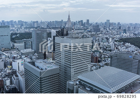 東京西新宿の高層ビルからの眺め 東京西新宿の高層ビルからの眺め 69828295
