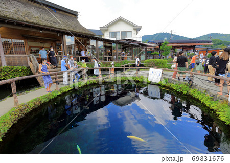 山梨県　夏の忍野八海 69831676