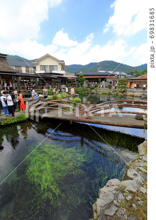 山梨県　夏の忍野八海 69831685