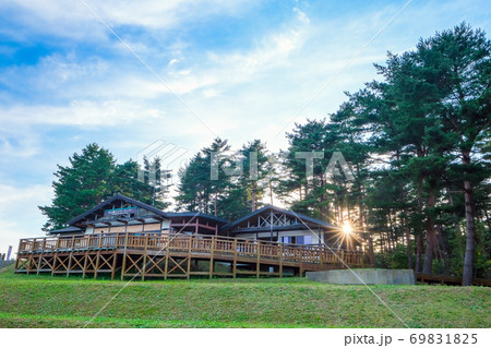 夕暮れの北山崎ビジターセンター 69831825
