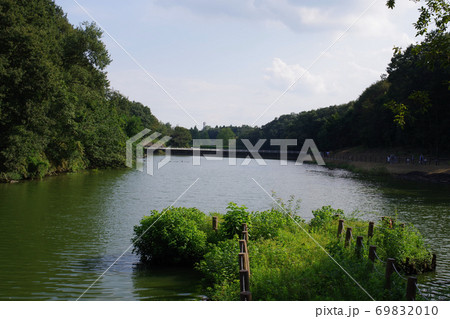 沼のある風景 69832010