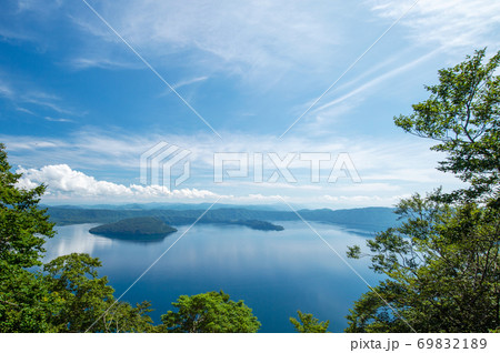 【青森県十和田湖】御鼻部山から眺める十和田湖 【青森県十和田湖】御鼻部山から眺める十和田湖 69832189
