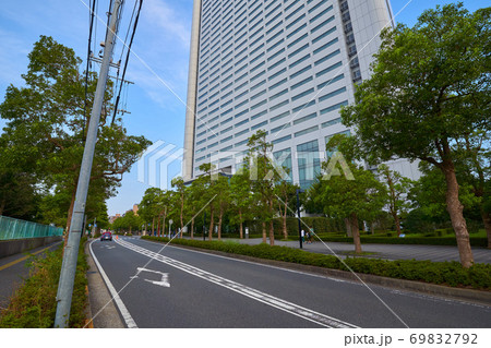 神奈川県川崎市中原区下沼部の南武線向河原駅踏切へ向かう通り(東側方面) 神奈川県川崎市中原区下沼部の南武線向河原駅踏切へ向かう通り(東側方面) 69832792
