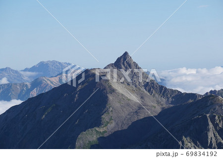 槍ヶ岳と左に立山 槍ヶ岳と左に立山 69834192