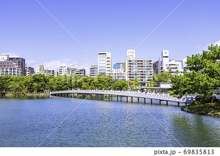 水と緑のオアシス　大濠公園　（福岡市中央区） 69835813