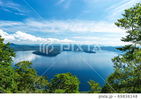 【青森県十和田湖】御鼻部山から眺める十和田湖 【青森県十和田湖】御鼻部山から眺める十和田湖 69836148
