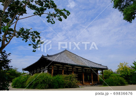 古都奈良の文化財  秋を迎えた元興寺 69836676