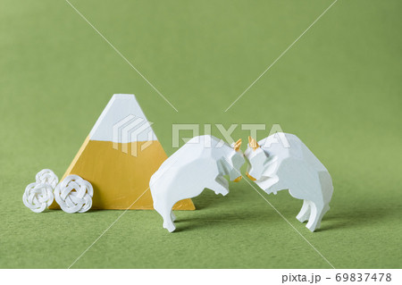 年賀2021・幸運の白牛と運気上昇の金富士 69837478