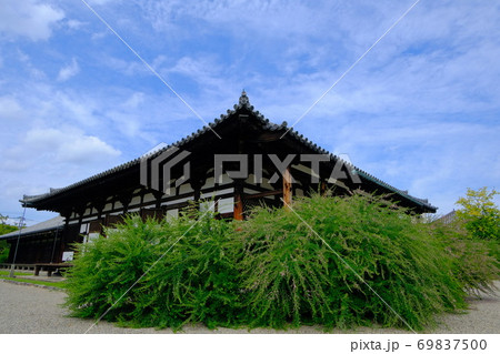 古都奈良の文化財 秋を迎えた元興寺 古都奈良の文化財 秋を迎えた元興寺 69837500