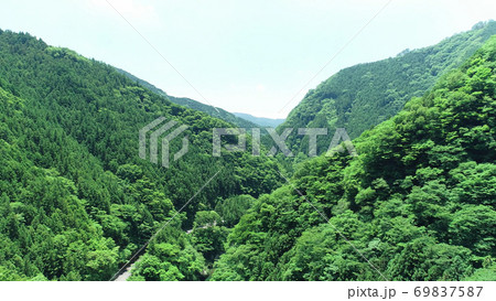 面河川深青の新緑(4K空撮切出し)、面河ブルーを求めて 69837587