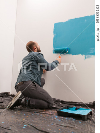Preparing the baby's room 69839133