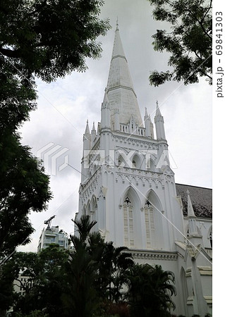 シンガポール・マリーナエリア白い尖塔のセント・アンドリュース教会 69841303
