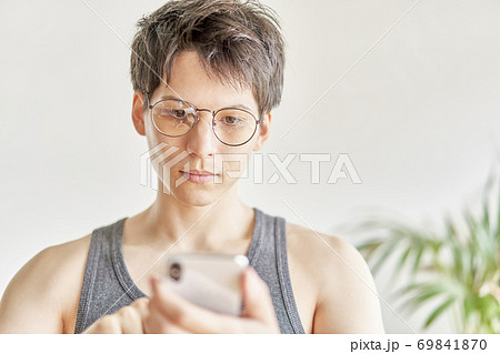 男性 スマホ ライフスタイル 男性 スマホ ライフスタイル 69841870