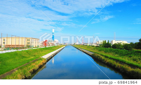 東京都足立区の入谷大橋から見た新芝川の上流方向の風景 東京都足立区の入谷大橋から見た新芝川の上流方向の風景 69841964