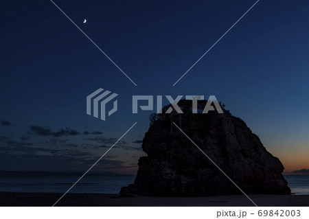 出雲・稲佐の浜のマジックアワー　日没後の稲佐の浜 69842003