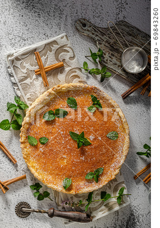 Caramel tart with mint and cinnamon Caramel tart with mint and cinnamon 69843260
