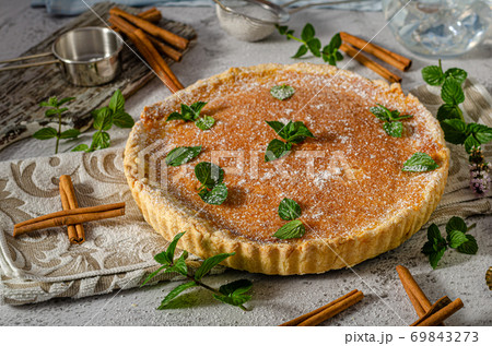 Caramel tart with mint and cinnamon Caramel tart with mint and cinnamon 69843273