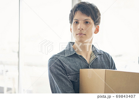 引っ越し 男性 引っ越し 男性 69843407