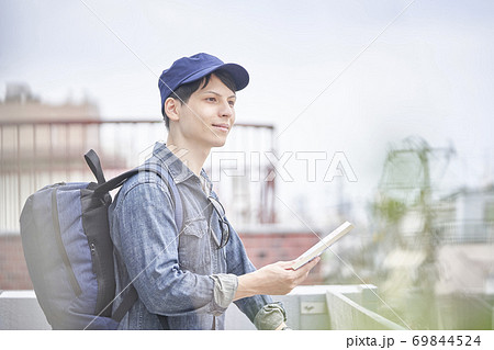 外国人旅行者 男性 外国人旅行者 男性 69844524