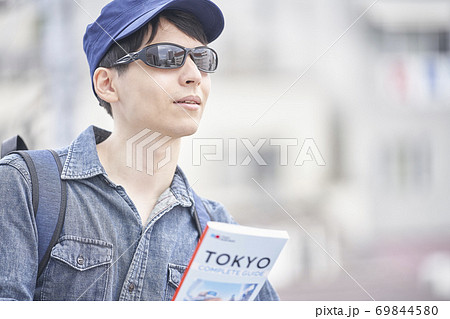 外国人旅行者　男性 69844580