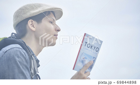 外国人旅行者　男性 69844898