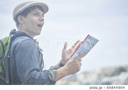 外国人旅行者 男性 外国人旅行者 男性 69844904