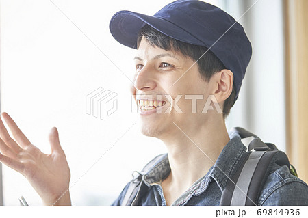 外国人旅行者　男性 69844936