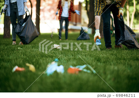 People collects plastic garbage, volunteering 69846211