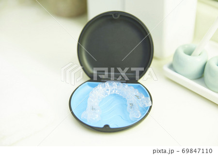 洗面所に置いているマウスピース矯正 69847110