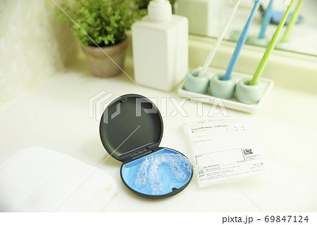 洗面所に置いているマウスピース矯正 69847124