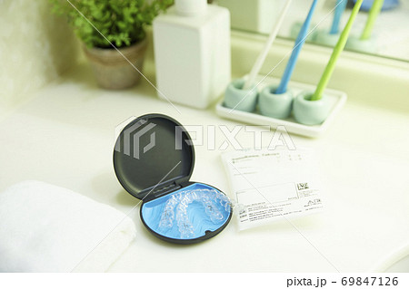 洗面所に置いているマウスピース矯正 69847126