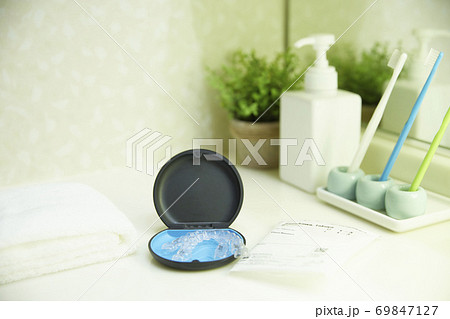 洗面所に置いているマウスピース矯正 69847127