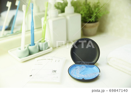 洗面所に置いているマウスピース矯正 69847140