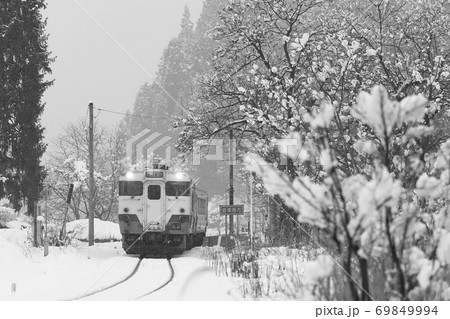 雪景色の只見線 69849994