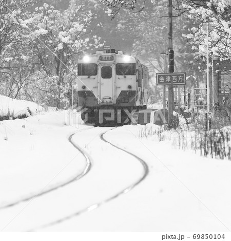 雪景色の只見線 69850104