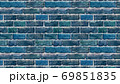 横長サイズの青色のレンガの壁紙。シームレスパターン素材 69851835